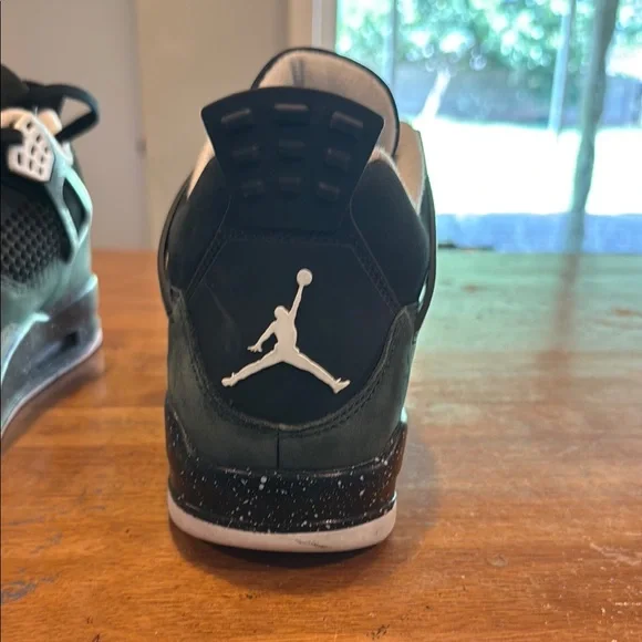 Nike Air Jordan 4 Retro Fear. Excellent condition. No flaws. Gently used.
